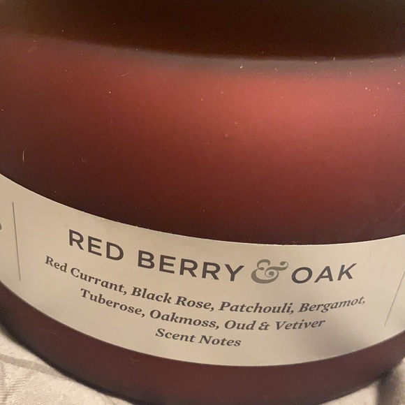 NEW BHG Red Berry Oak 2 Wick 18oz Candle - Picture 3 of 5
